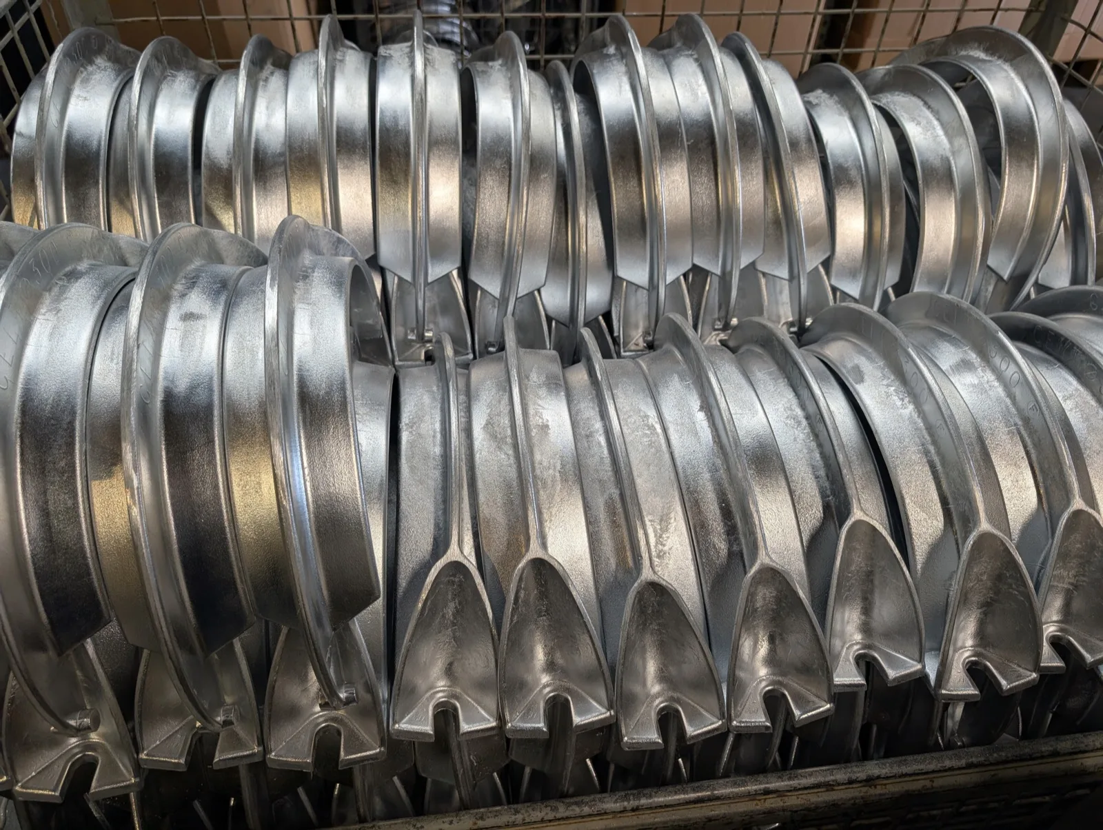 Production des supports et étriers 301 dans l'atelier Celt Supportage