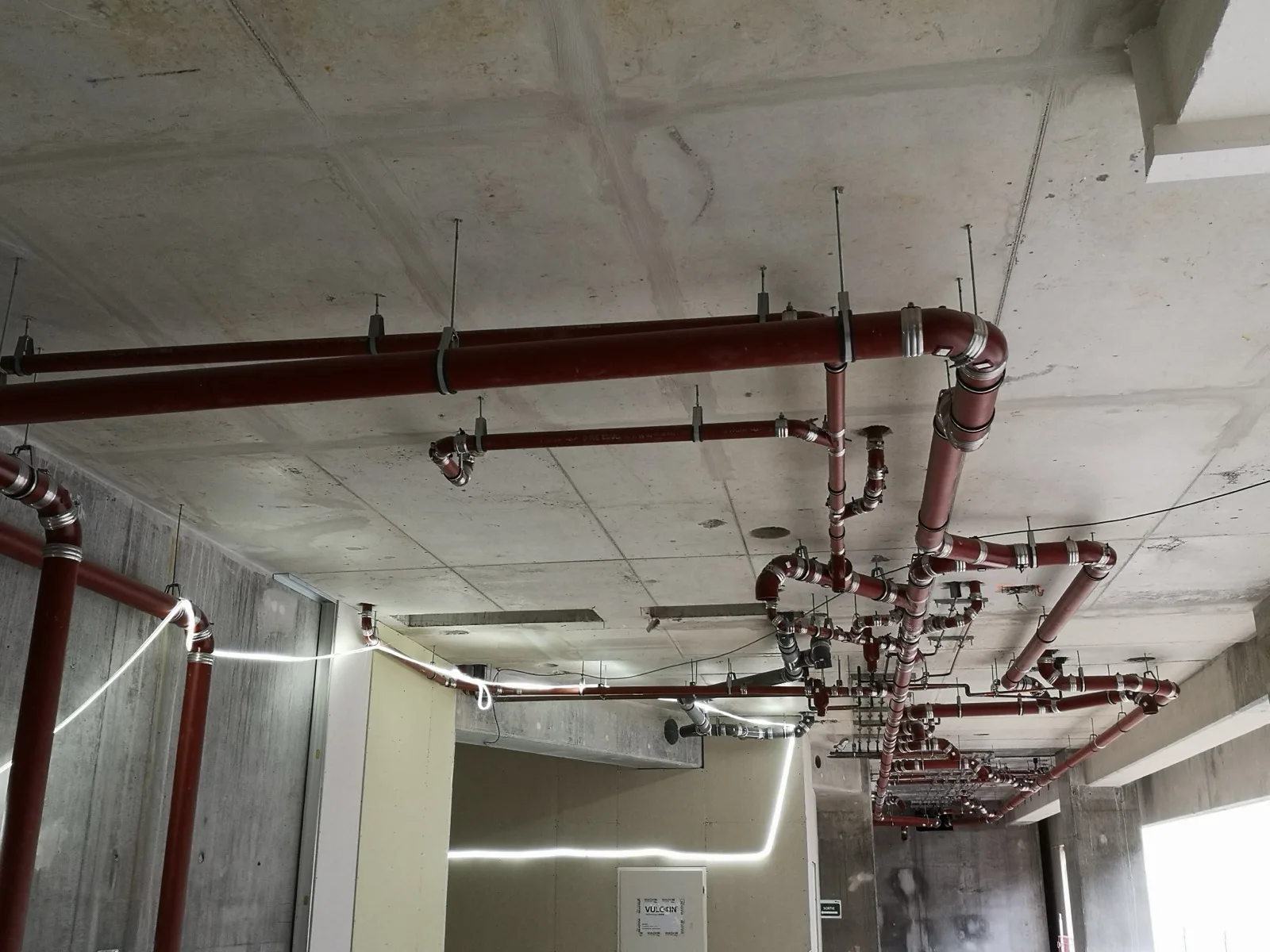 Collier de suspension isophonique sur canalisation en fonte PAM, Tour Triangle